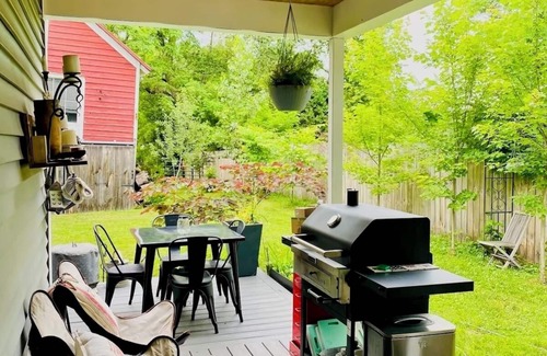 Cherry Valley House | Dreams Park Accessible Historic 3-bedroom house in Artsy Cherry Valley