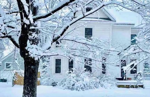 Cherry Valley House | Dreams Park Accessible Historic 3-bedroom house in Artsy Cherry Valley