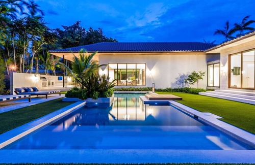 Bayside Historic District Villa | DreamVilla/Pool! Brand New Modern Construction!