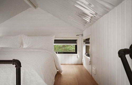 Red Hill House | Dreamy 2 by Tiny Away