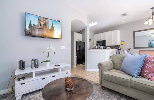 Bellavida House | Dreamy 4BR Townhome Pool, BBQ Near Disney!