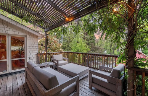Nevada City House | Dreamy 5-bedroom Estate in Beautiful Downtown Nevada City with Pool