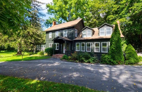 Hillsdale House | Dreamy 6 Bedroom House, Come Enjoy Hillsdale!