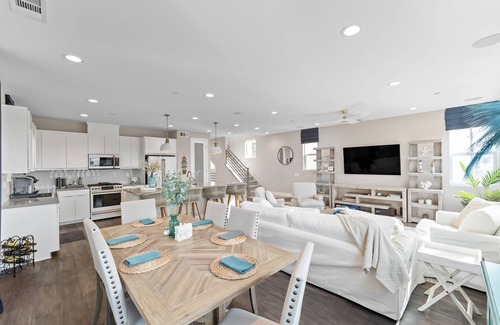 Oxnard Dunes Condo | Dreamy Beach House with Pool/Spa - 5 Mins to Beach