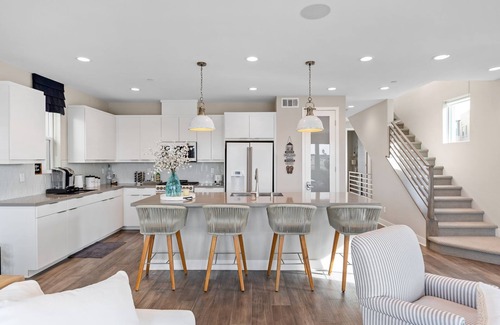 Oxnard Dunes Condo | Dreamy Beach House with Pool/Spa - 5 Mins to Beach