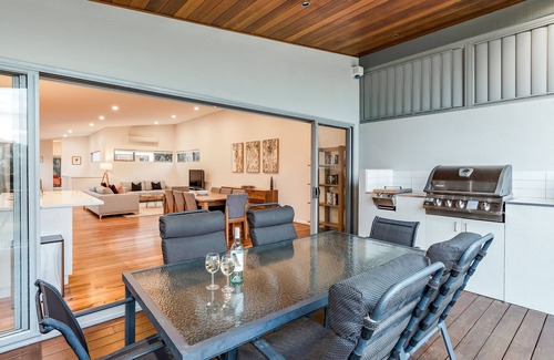 Quindalup House | DREAMY BEACHSIDE ESCAPE OFFERING SPARKLING OCEAN VIEWS
