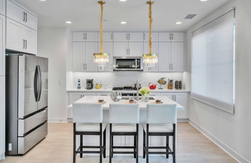 San Juan Capistrano House | Dreamy Bloom Enclave Irvine Mountains Sea Pools