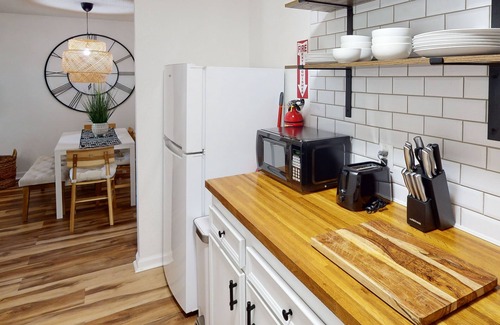 Racquet Club West Apartment | Dreamy bohemian condo with tranquil vibes, close proximity to downtown