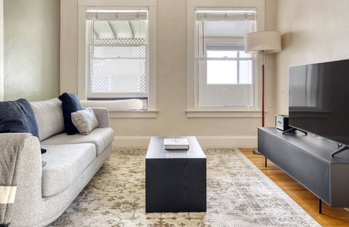 Burlingame Apartment | Dreamy Burlingame 1BR House w/ A/C & W/D, nr Caltrain, by Blueground