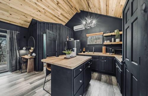 Sevierville House | Dreamy Cabin Near Gatlinburg Hot Tub Fire Pit Secluded and Cozy!