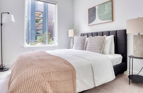 Brentwood Apartment | Dreamy Central Austin 1BR w/ Pool, Roof & W/D, nr Domain, by Blueground