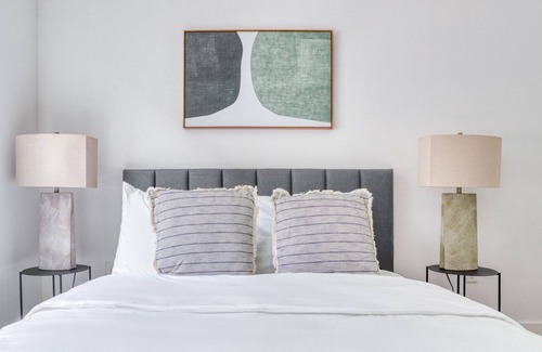 Brentwood Apartment | Dreamy Central Austin 1BR w/ Pool, Roof & W/D, nr Domain, by Blueground