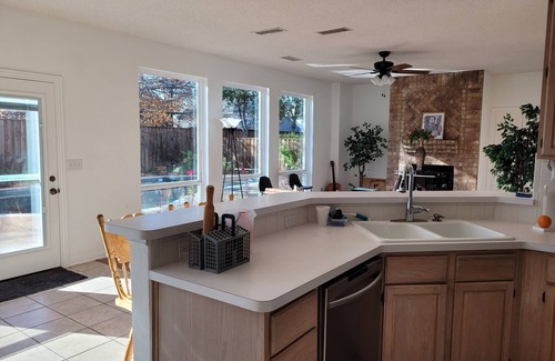 North Arlington House | Dreamy Central Spacious 6 Bedroom Pool House!