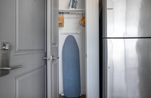 Palms Apartment | Dreamy Culver City 1BR w/Gym in Walkable Neighborhood, by Blueground