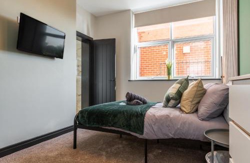 Derby Apartment | Dreamy Derby City Apartment Free Wi-Fi & Parking