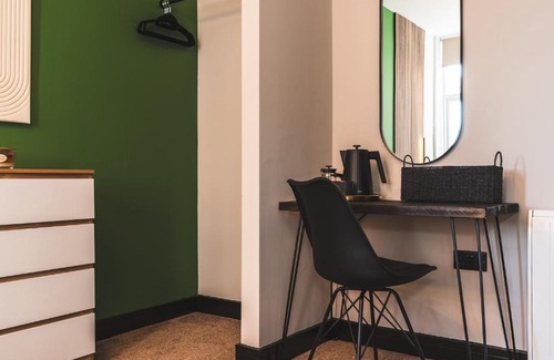 Derby Apartment | Dreamy Derby City Apartment Free Wi-Fi & Parking