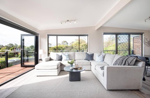 Dromana House | Dreamy Dromana Family Getaway – with Jacuzzi