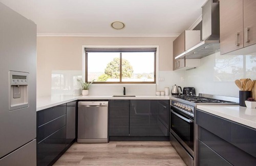 Dromana House | Dreamy Dromana Family Getaway – with Jacuzzi