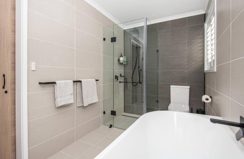 Dromana House | Dreamy Dromana Family Getaway – with Jacuzzi