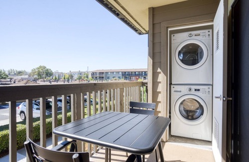 Foster City Apartment | Dreamy Foster City 1BR w/Gym, Pool, W/D, near highways, by Blueground