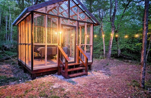 Waverly Cabin | Dreamy Glass Glamping Cabin on Tree Farm Close to Town but Secluded and Private