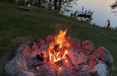 Cumberland House | Dreamy Lake House on Beaver Dam