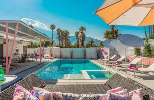 Racquet Club Estates House | Dreamy Mid Century Modern House with Saltwater Pool & Resort Style Backyard