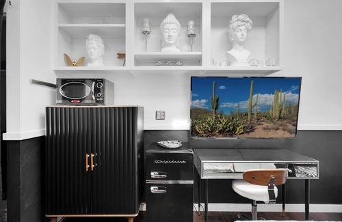 West University Apartment | Dreamy, Monochromatic Studio! Close to UofA! Walk to campus/4th ave/downtown!