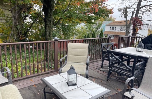 North Bergen House | Dreamy & Newly Renovated. Close to Metlife & NYC !