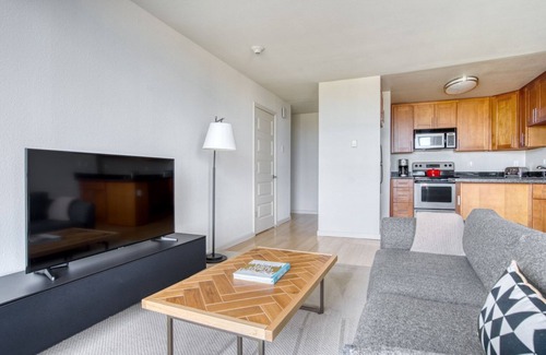 North Beach Apartment | Dreamy North Beach 1BR w/Gym & Pool, near TJ + MUNI, by Blueground