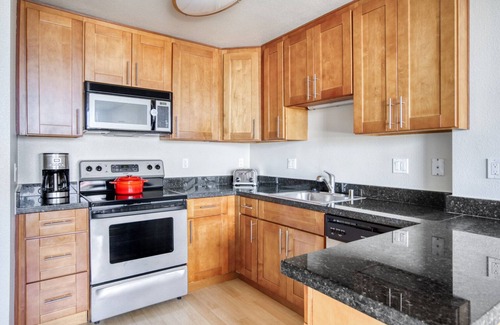 North Beach Apartment | Dreamy North Beach 1BR w/Gym & Pool, near TJ + MUNI, by Blueground