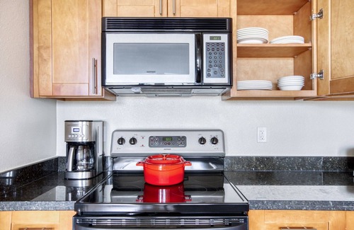 North Beach Apartment | Dreamy North Beach 1BR w/Gym & Pool, near TJ + MUNI, by Blueground