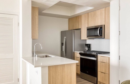 NoHo Arts District Apartment | Dreamy North Hollywood 2BR w/Gym, Pool & BBQ, nr Shops, by Blueground
