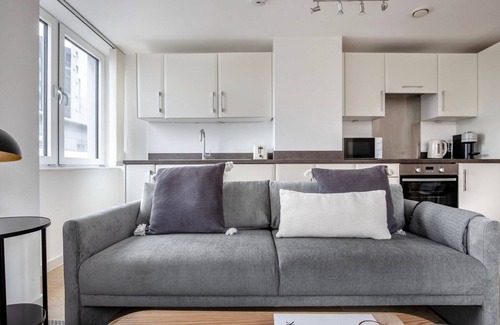Hoxton West Apartment | Dreamy Old Street 2BR, nr Gardens, Tube & Shoreditch, by Blueground