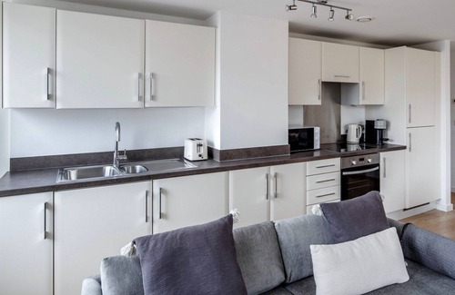 Hoxton West Apartment | Dreamy Old Street 2BR, nr Gardens, Tube & Shoreditch, by Blueground