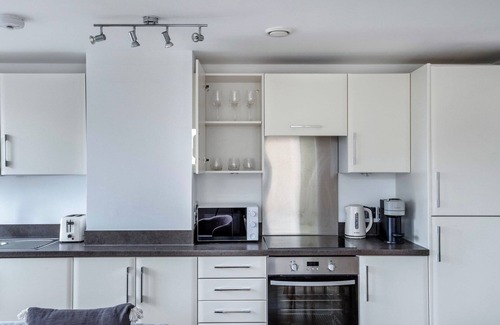 Hoxton West Apartment | Dreamy Old Street 2BR, nr Gardens, Tube & Shoreditch, by Blueground