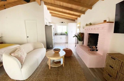 Warm Sands House | Dreamy Palm Springs studio getaway