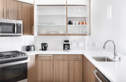Centennial Apartment | Dreamy Redwood City 1BR w/W/D, Gym, BBQ, walk to Caltrain, by Blueground