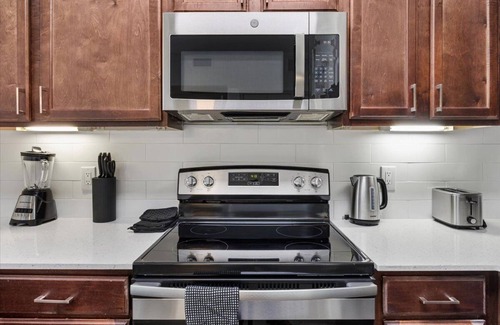 Frisco Apartment | Dreamy retreat in Frisco w/Pool & Gym