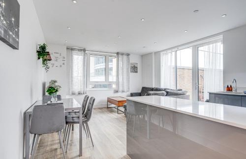 St. Mary's Park Apartment | Dreamy Riverside escape