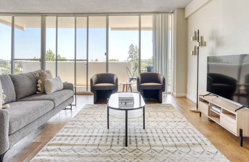 Central San Mateo Apartment | Dreamy San Mateo 2BR w/ W/D, BBQ & Pool, near Caltrain, by Blueground