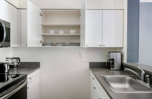 South Beach Apartment | Dreamy South Beach 1BR, w/Pool, next to SF Bay, by Blueground
