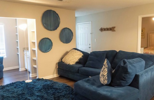 Sherwood Park Apartment | Dreamy Stay Bridgestreet Towne Center/Redstone Arsenal