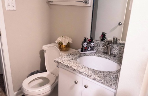 Sherwood Park Apartment | Dreamy Stay Bridgestreet Towne Center/Redstone Arsenal
