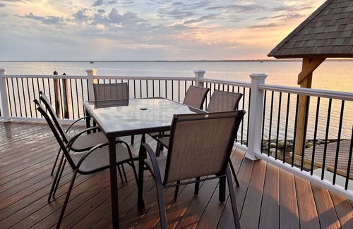 Sandbridge Cottage | Dreamy Sunsets! Waterfront-Pet Friendly-Pickleball!