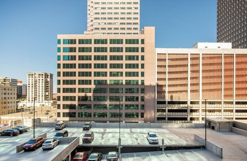 Uptown Apartment | Dreamy Upper Downtown 1BR w/ Gym & Pool near 16th St Mall, by Blueground