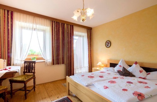 Seeboden Other | Dreibettzimmer Goldmarie mit Dusche und WC - Landhaus Pension Holle
