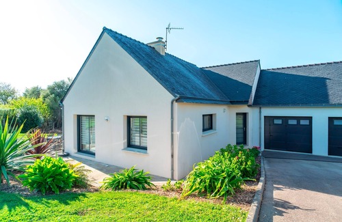 Plomodiern House | Dreon Ker – Calme à deux pas du bourg