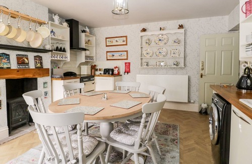 Aspatria Apartment | DRESDEN HOUSE, pet friendly, character holiday cottage in Aspatria
