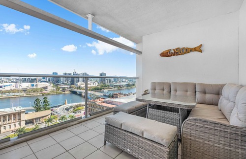 Brisbane Central Business District Apartment | Dress Circle! 2Bed/2Bath/1Car/Amazing Views ~ CBD